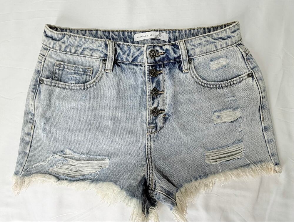Altar’d State Women’s Medium High Rise Button Fly Distressed Denim Shorts 30